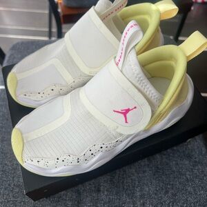 Nike Jordon 23/7 Pull On sneakers -Kids White and Yellow Athletic Shoes